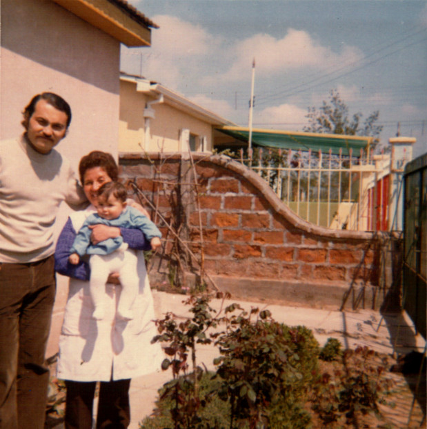 Juan Chacón con su madre e hija Juan Chacón con su madre e hija