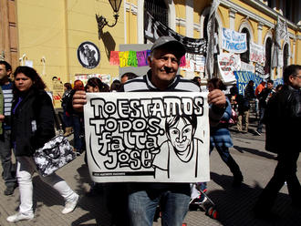 Afiche sobre José Huenante producido por el Colectivo Serigrafía Instantánea en intervención en la Alameda