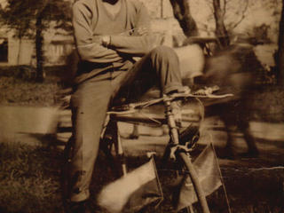 Eduardo Alarcón en bicicleta