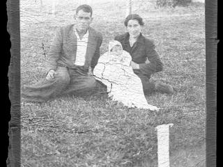 Juan Bautista Barrios con sus padres