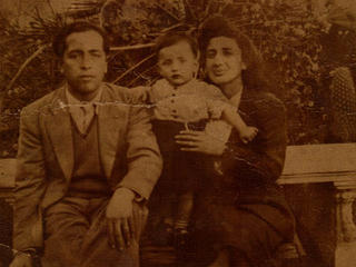 Sergio Montecinos con sus padres