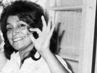 Violeta López saludando
